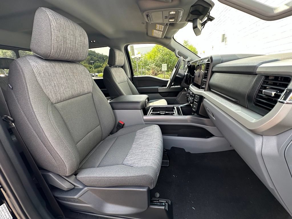 New 2026 Ford F250 XLT w/ XLT Premium Package AWD/4WD image 25