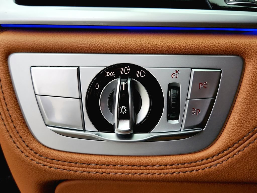 Used 2020 BMW 750i xDrive w/ Executive Package AWD/4WD image 22