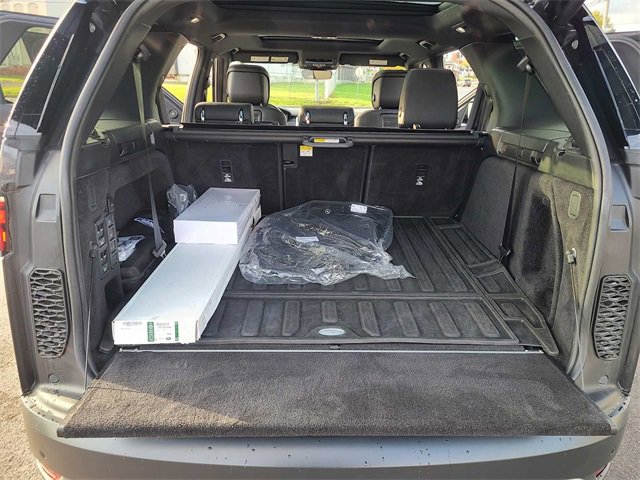 Used 2023 Land Rover Discovery S image 27