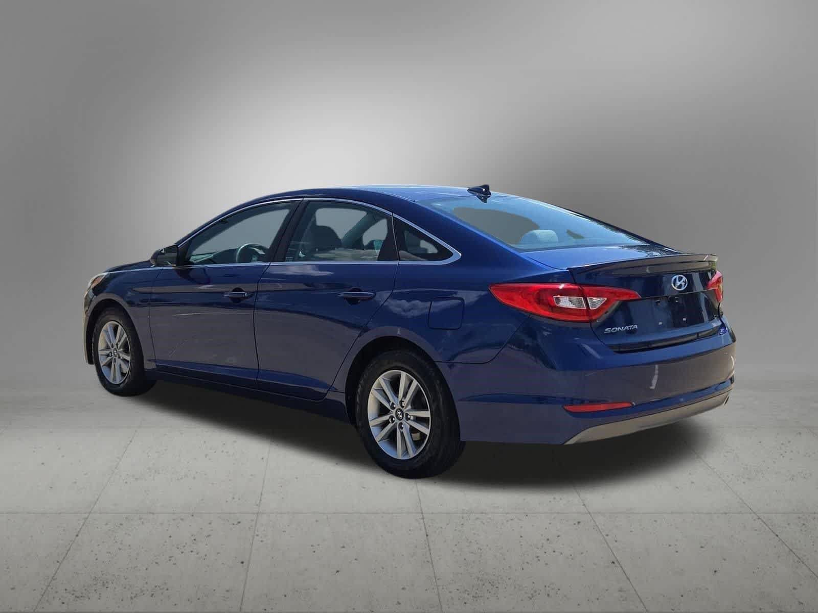 Used 2015 Hyundai Sonata SE w/ Option Group 09 FWD image 4