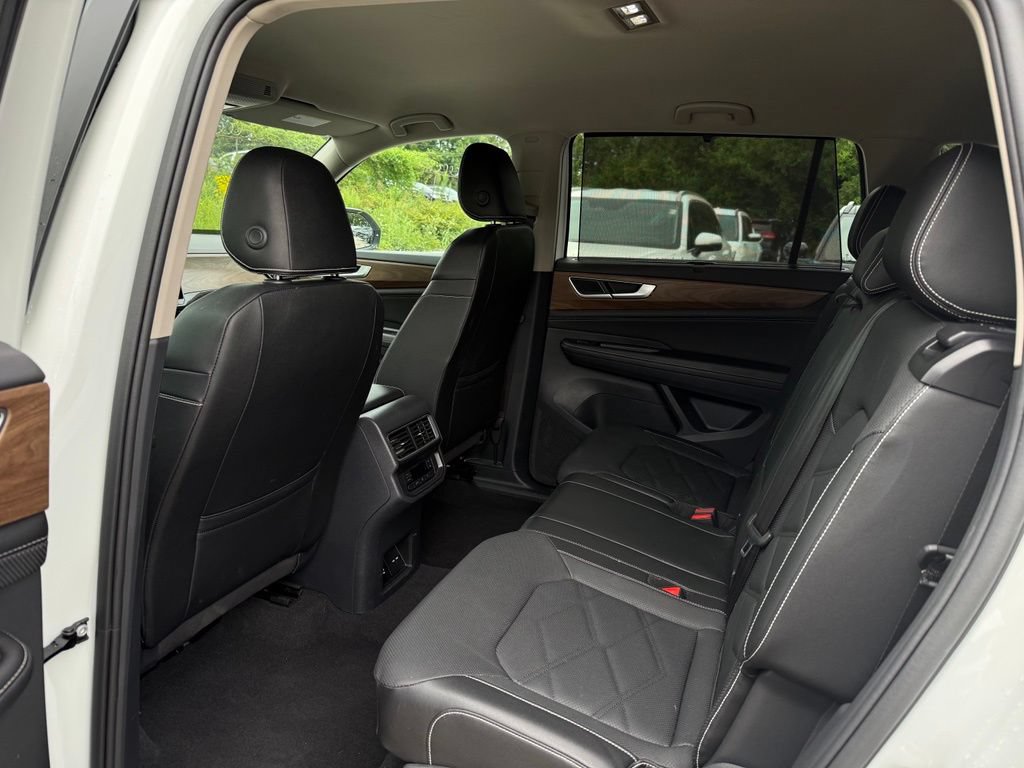 Used 2025 Volkswagen Atlas SE AWD/4WD image 11