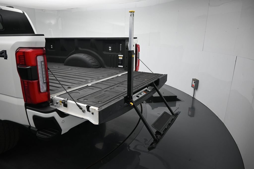 Used 2024 Ford F250 Platinum AWD/4WD image 9