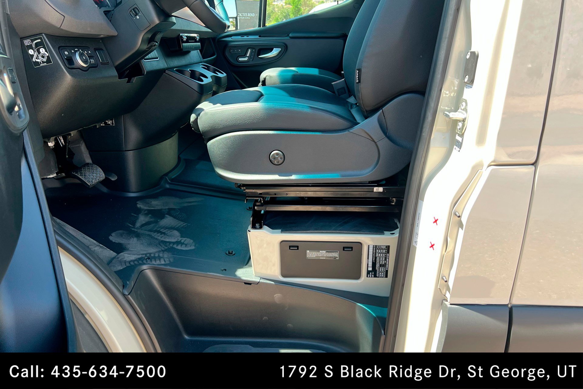 Used 2025 Mercedes-Benz Sprinter 2500 image 17