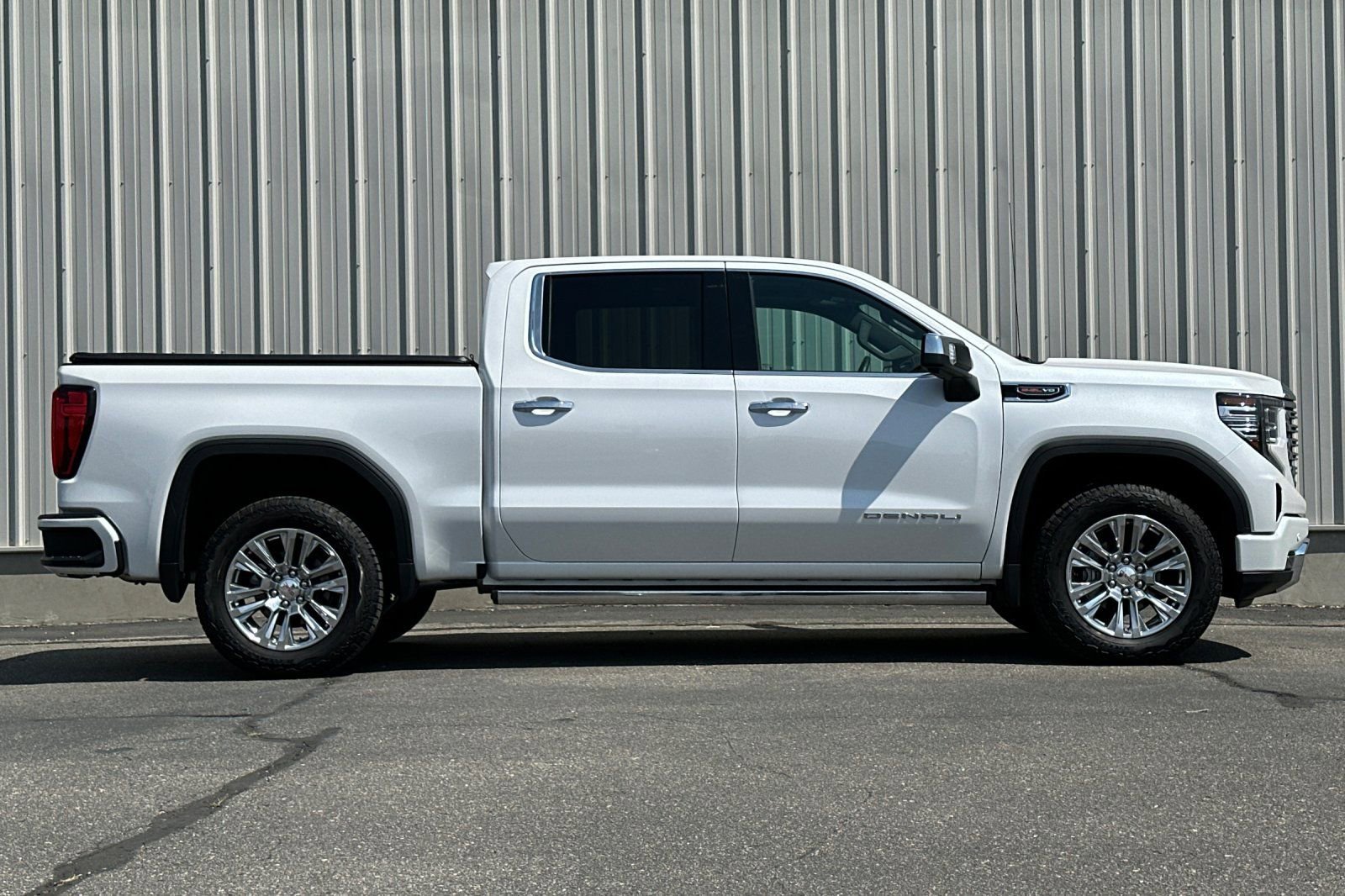 Used 2025 GMC Sierra 1500 Denali w/ Technology Package AWD/4WD image 3