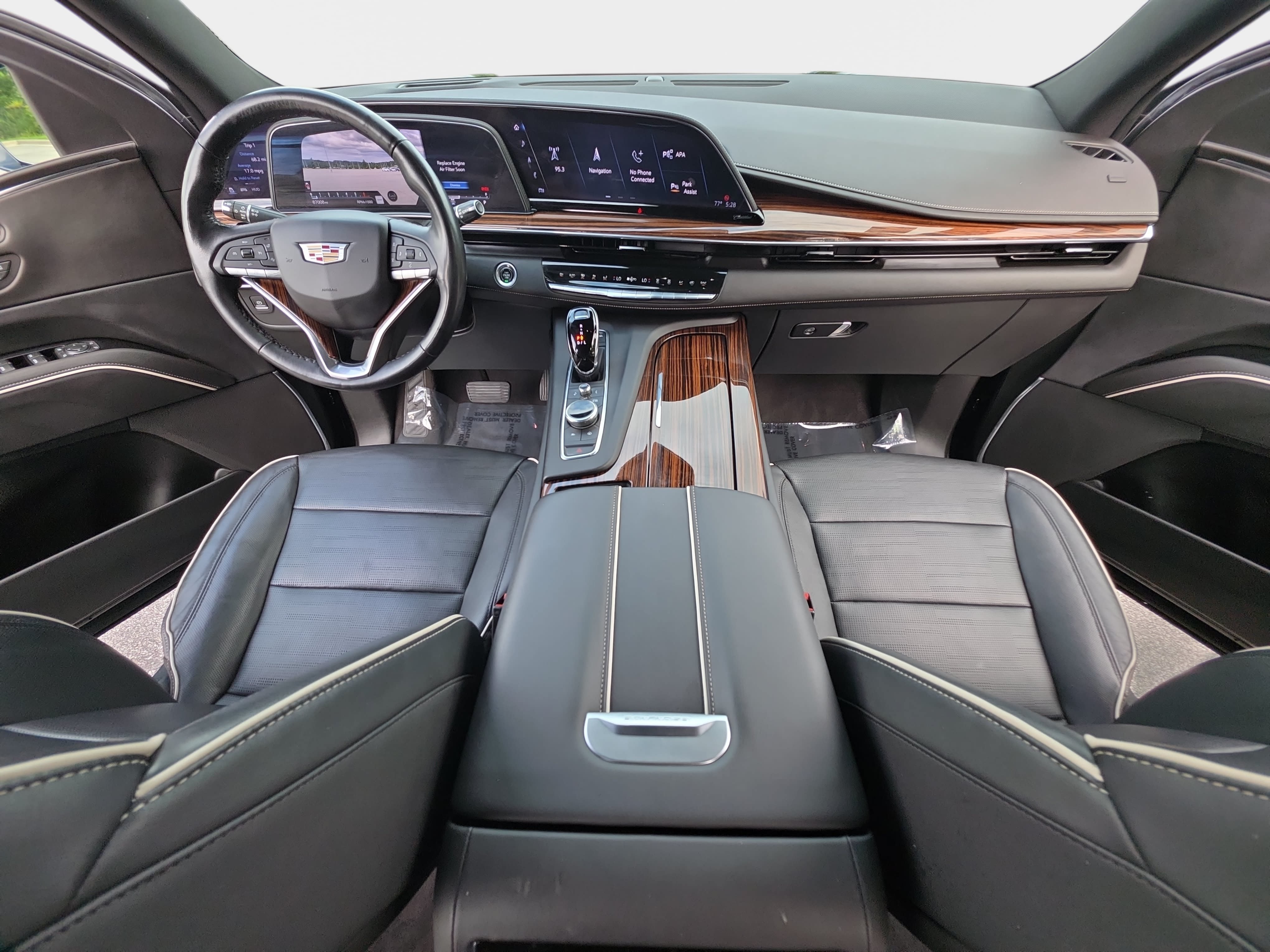 Used 2022 Cadillac Escalade Premium Luxury w/ LPO, Radiant Package AWD/4WD image 9