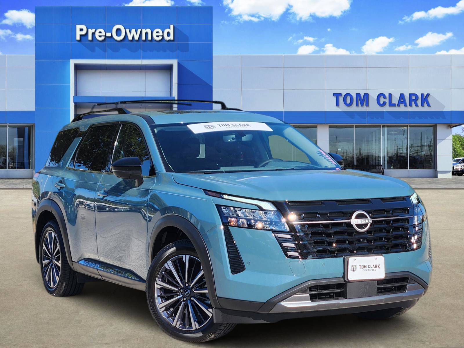 Used 2026 Nissan Pathfinder Platinum FWD image 1