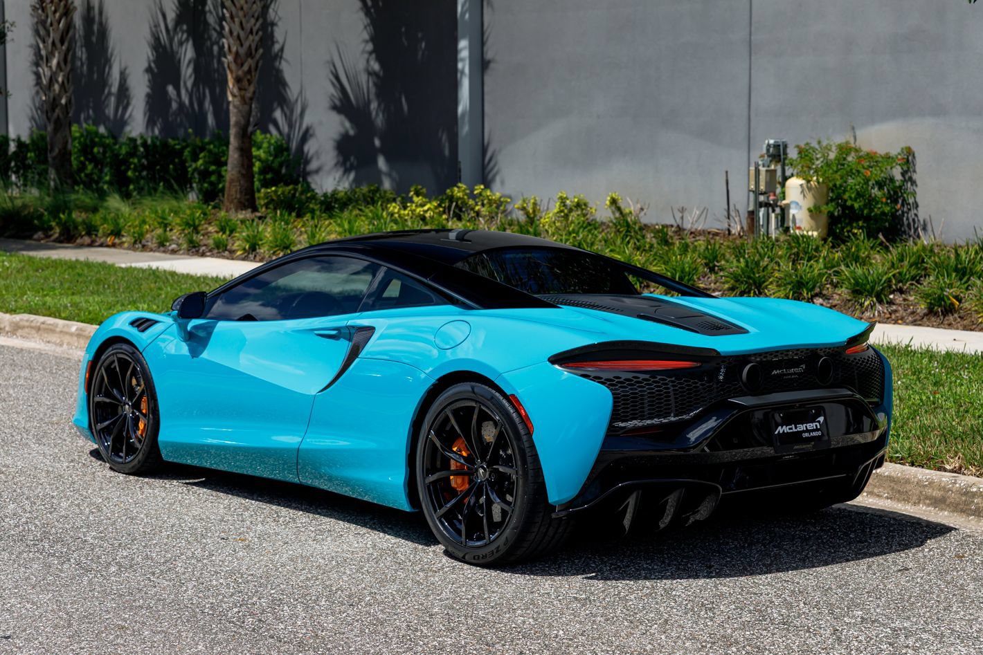 Used 2023 McLaren Artura RWD image 16