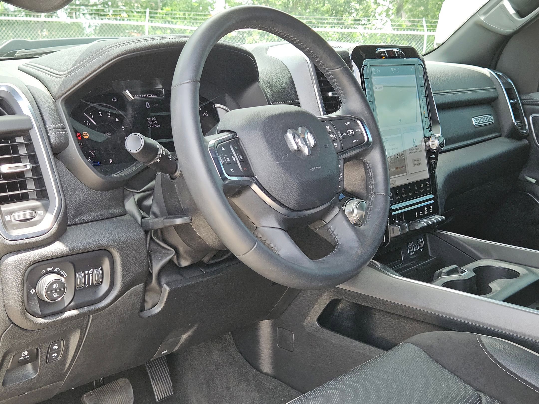 Used 2024 RAM 1500 Laramie AWD/4WD image 10