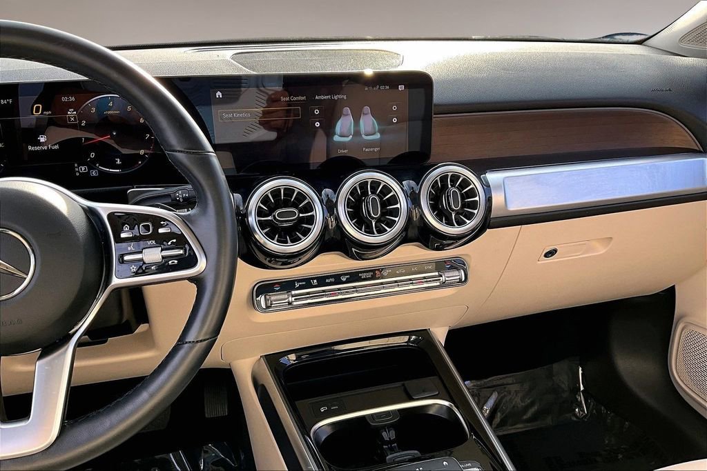 Used 2023 Mercedes-Benz GLB 250 w/ Premium Package image 9
