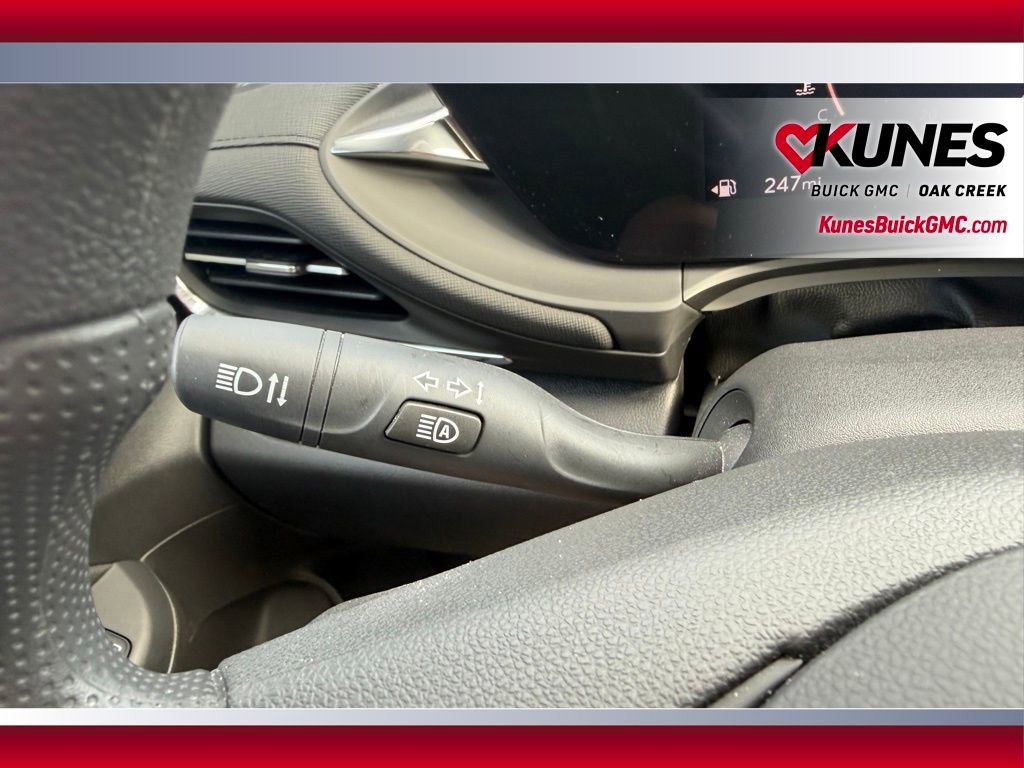 Used 2025 Buick Envista Preferred image 11