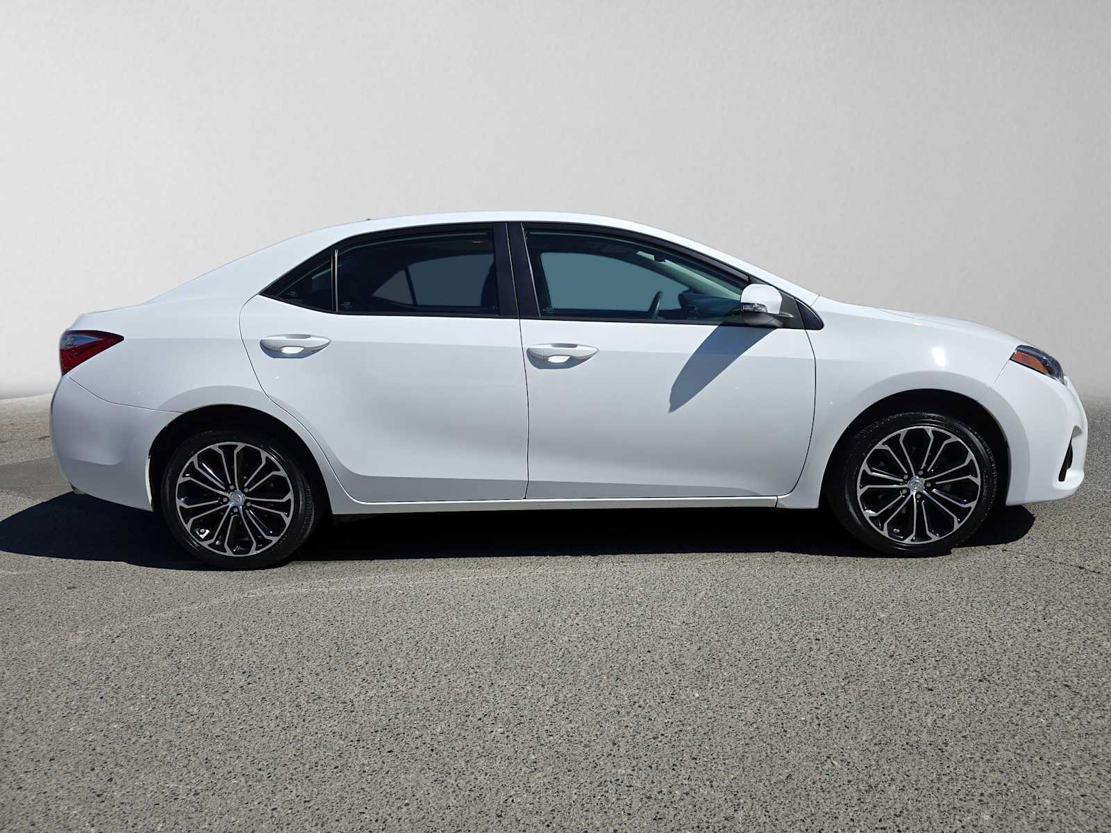 Used 2015 Toyota Corolla S Premium FWD image 2
