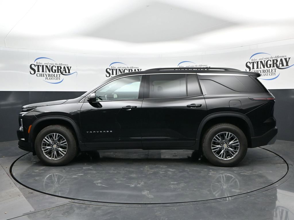 Used 2025 Chevrolet Traverse LT w/ Driver Confidence Package AWD/4WD image 4