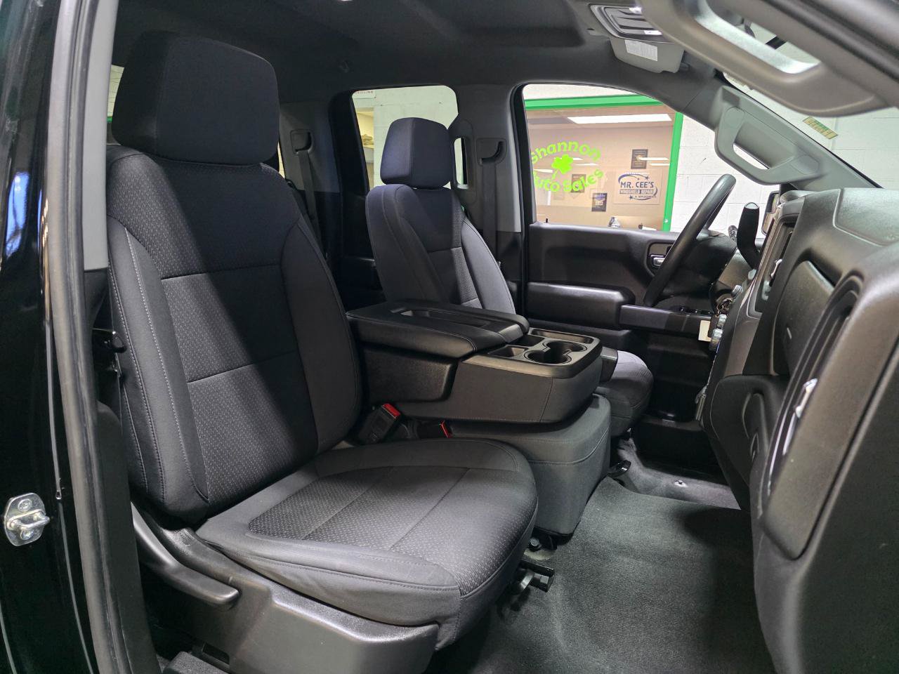 Used 2020 Chevrolet Silverado 1500 Custom w/ Custom Value Package AWD/4WD image 24
