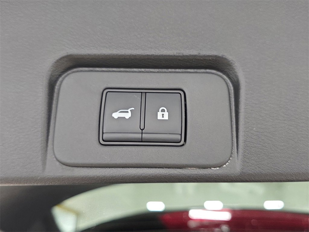 Used 2025 Nissan Rogue SV image 33