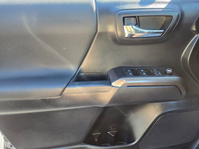 Used 2018 Toyota Tacoma TRD Sport AWD/4WD image 30