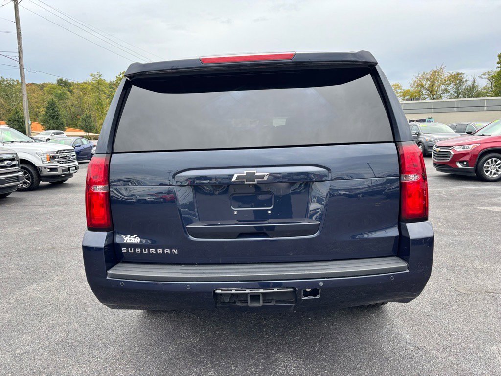 Used 2018 Chevrolet Suburban LT w/ Luxury Package image 6