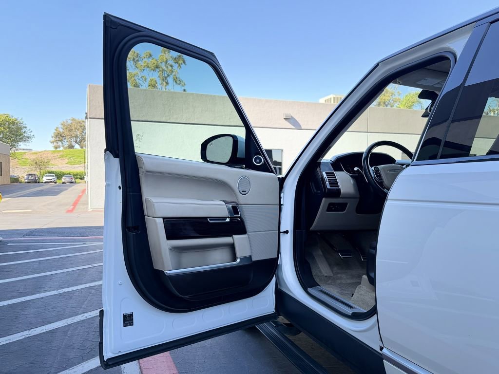 Used 2015 Land Rover Range Rover Autobiography image 18