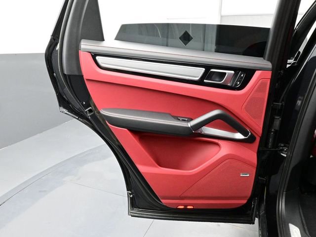 Certified 2022 Porsche Cayenne Turbo S image 13