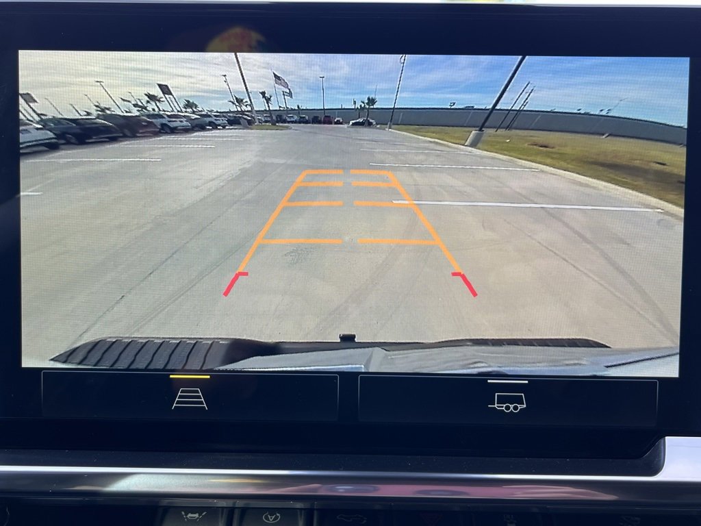 Used 2025 Chevrolet Silverado 1500 LT Trail Boss w/ LPO, Dark Essentials Package image 11