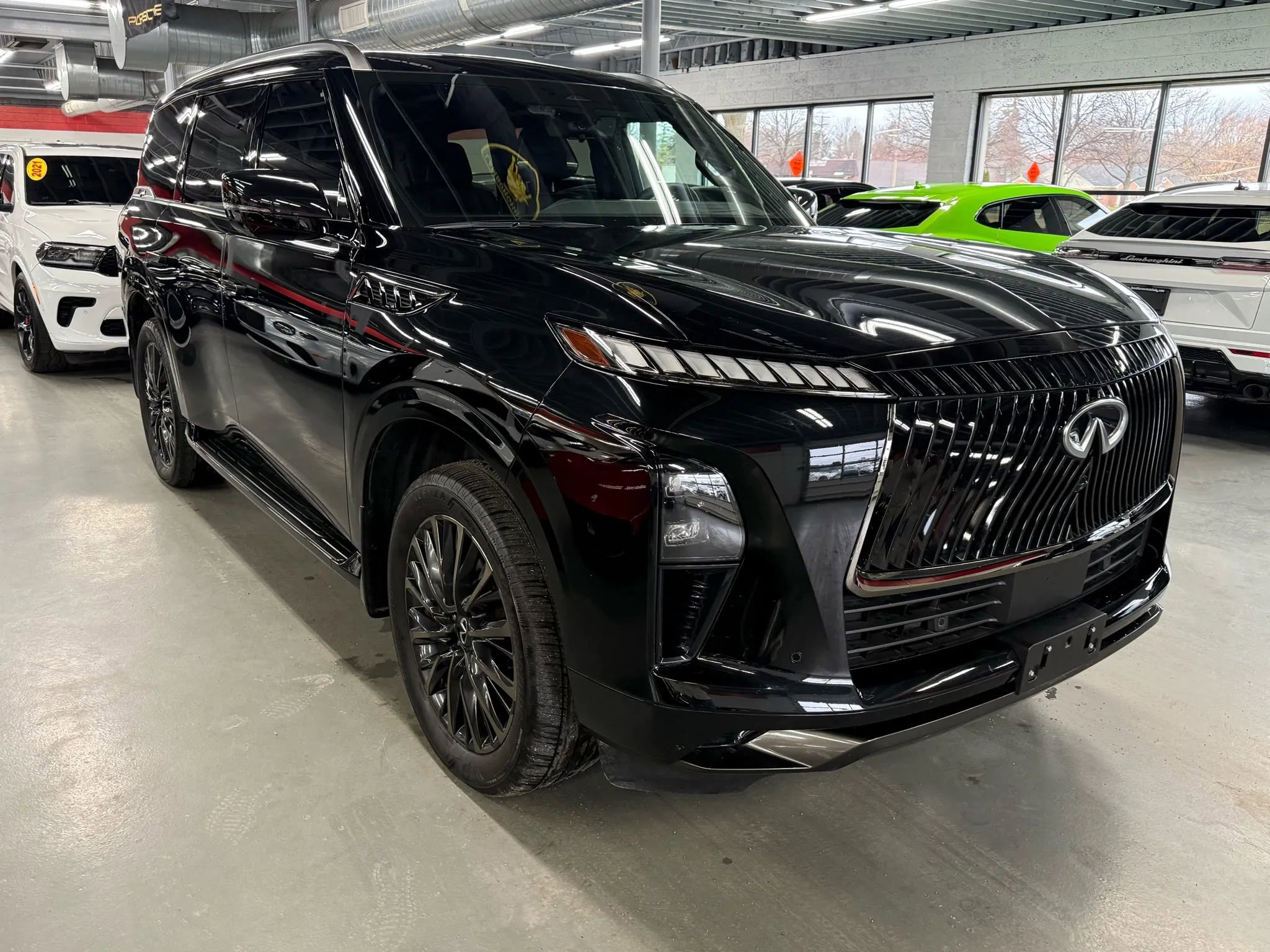 Used 2025 INFINITI QX80 Autograph w/ Premium Cargo Package image 3
