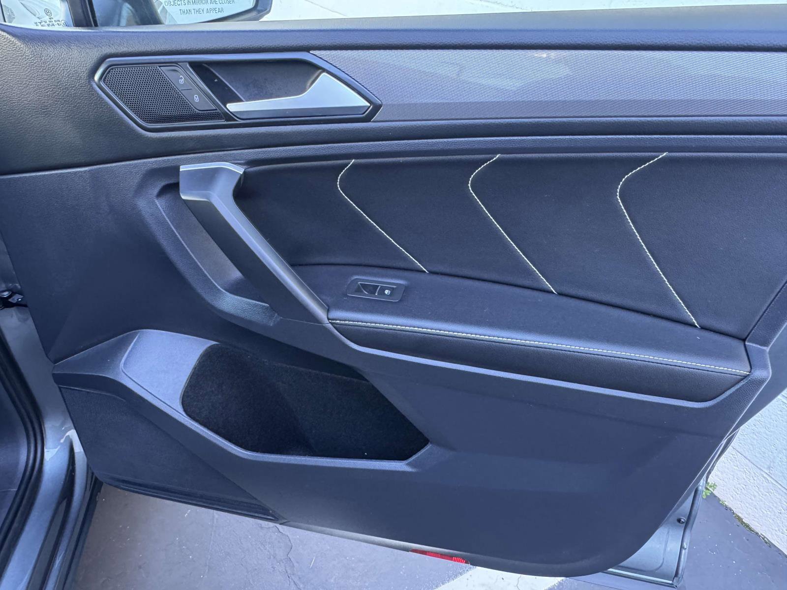 Used 2024 Volkswagen Tiguan SE w/ Panoramic Sunroof Package image 29