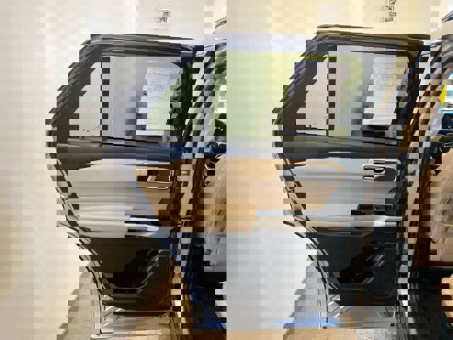 Used 2022 Ford Explorer XLT w/ Equipment Group 202A image 10