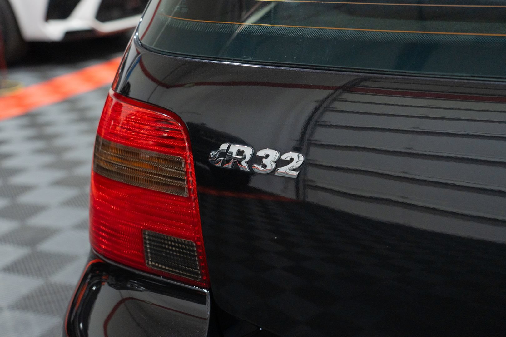 Used 2004 Volkswagen R32 AWD/4WD image 9