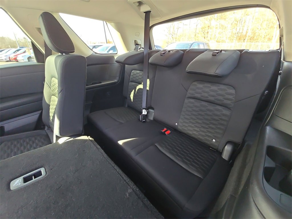 Certified 2024 Nissan Pathfinder SV image 28