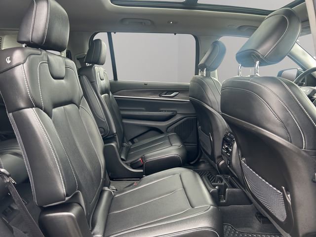 Used 2023 Jeep Grand Cherokee L Limited w/ Luxury Tech Group II AWD/4WD image 23