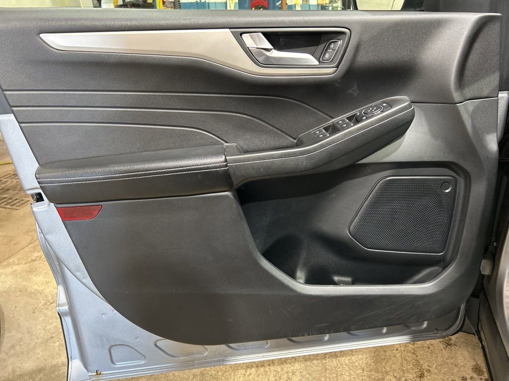 Used 2021 Ford Escape SE w/ Cold Weather Package image 12