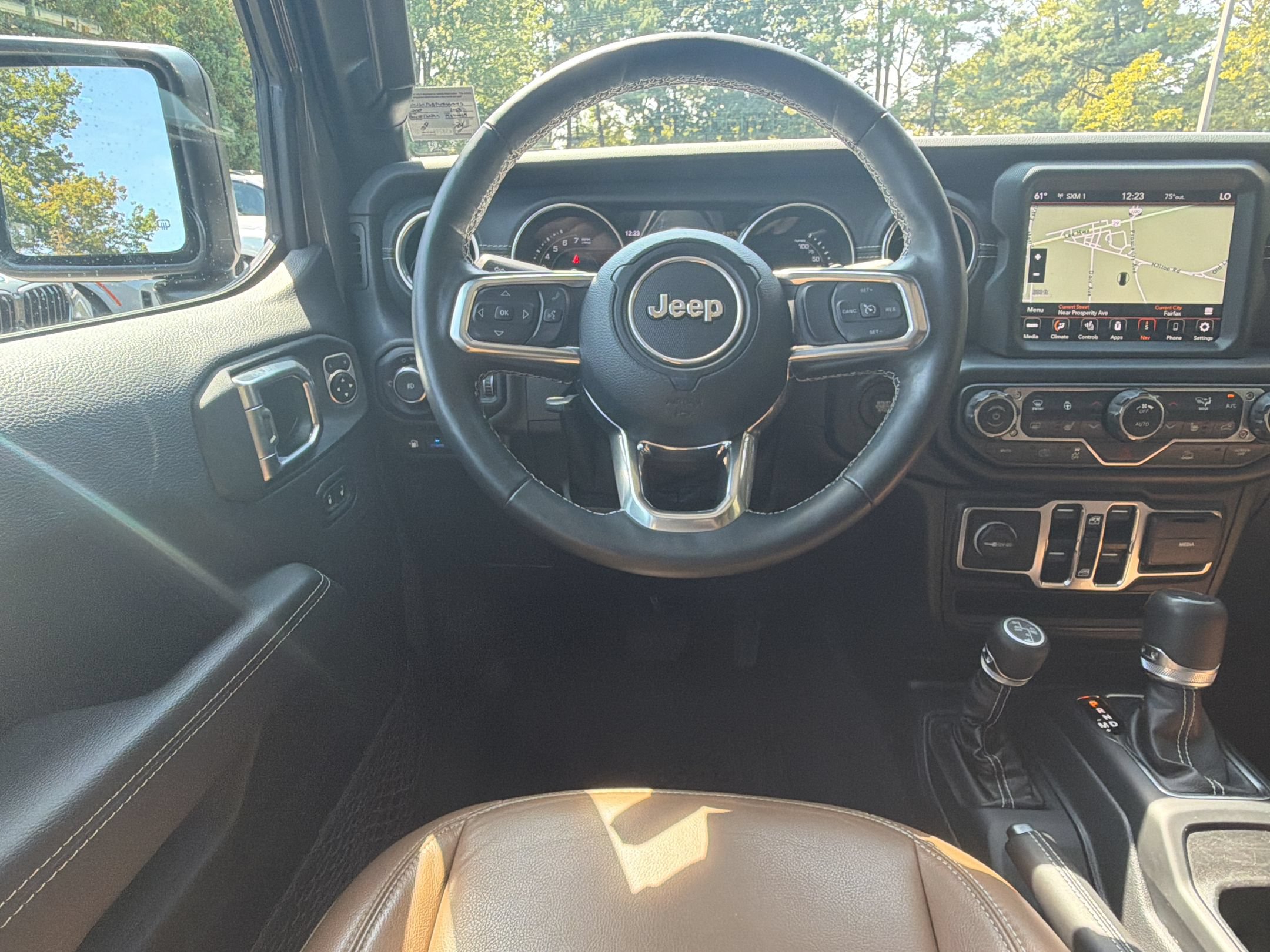 Used 2023 Jeep Wrangler Unlimited Sahara w/ Cold Weather Group AWD/4WD image 28