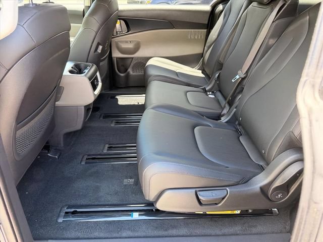 New 2026 Kia Carnival FWD image 13