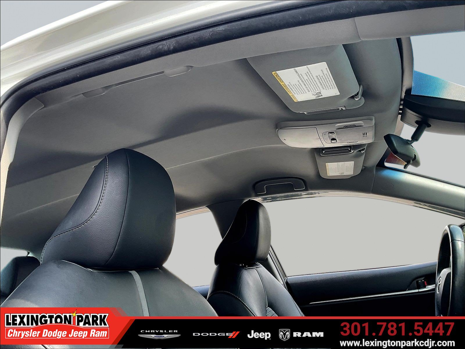 Used 2018 Toyota Camry SE FWD image 26