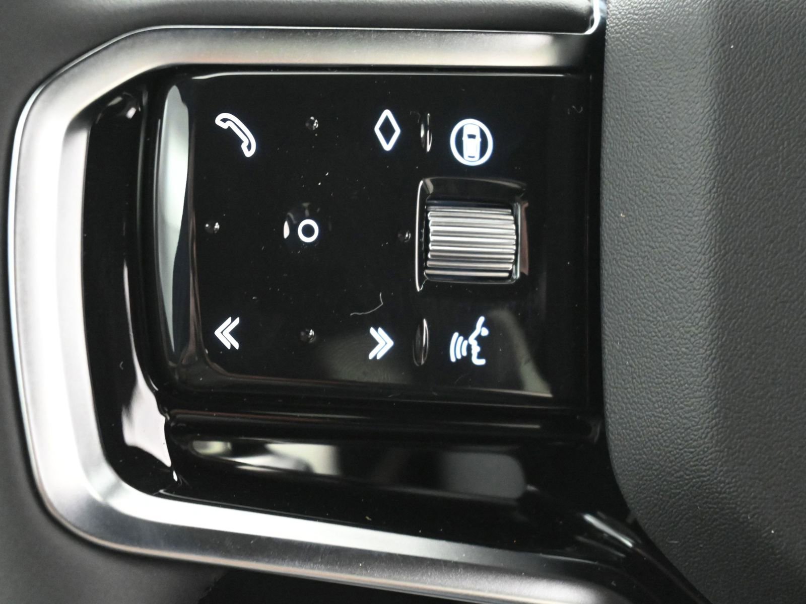 New 2025 Land Rover Discovery Sport Dynamic SE image 18