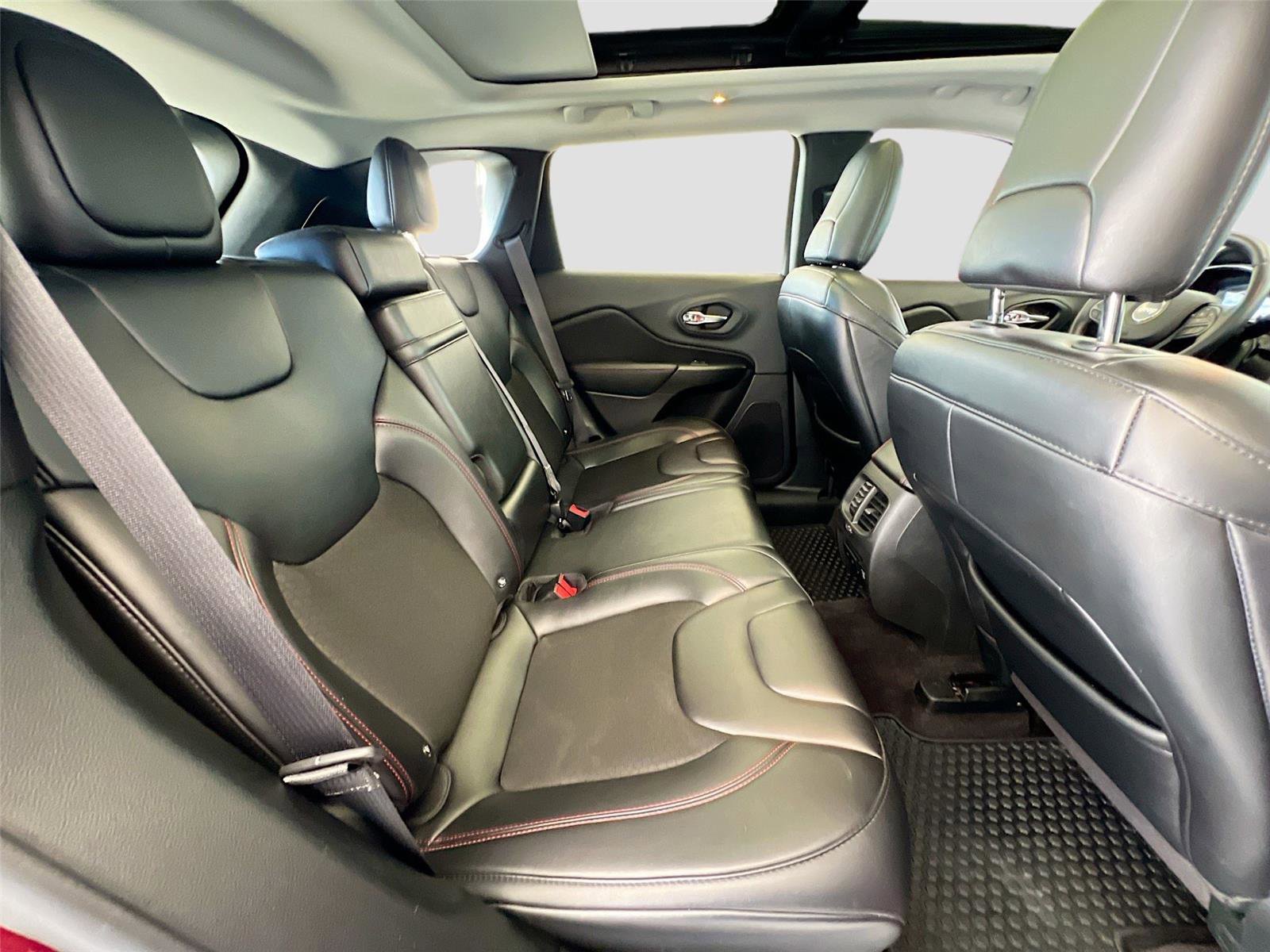 Used 2019 Jeep Cherokee Trailhawk w/ Comfort/Convenience Group image 27