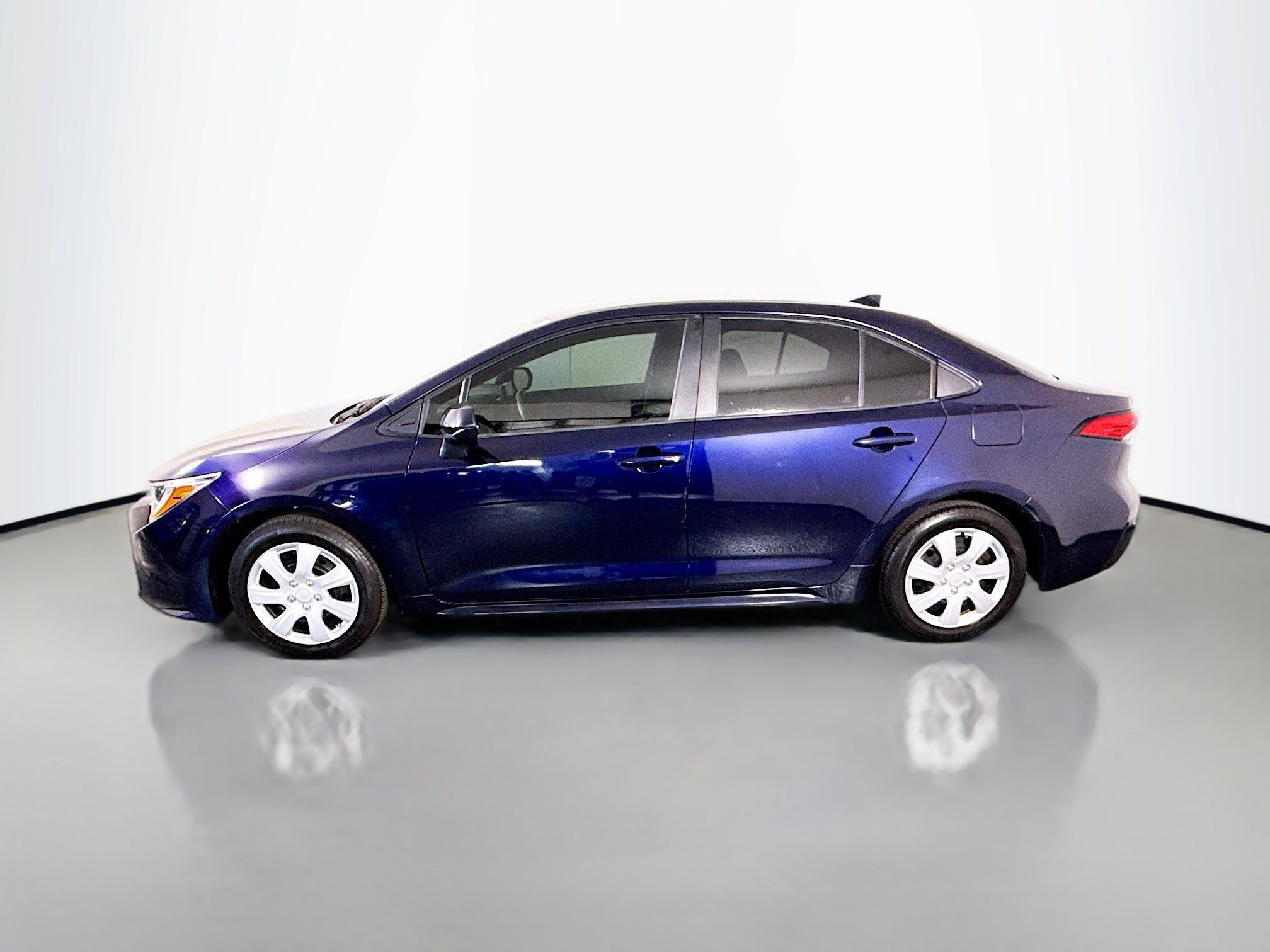 Used 2022 Toyota Corolla LE FWD image 6