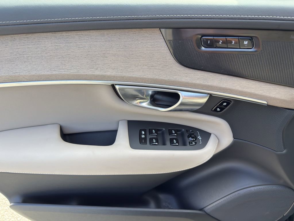 Certified 2025 Volvo XC90 B6 Plus image 17