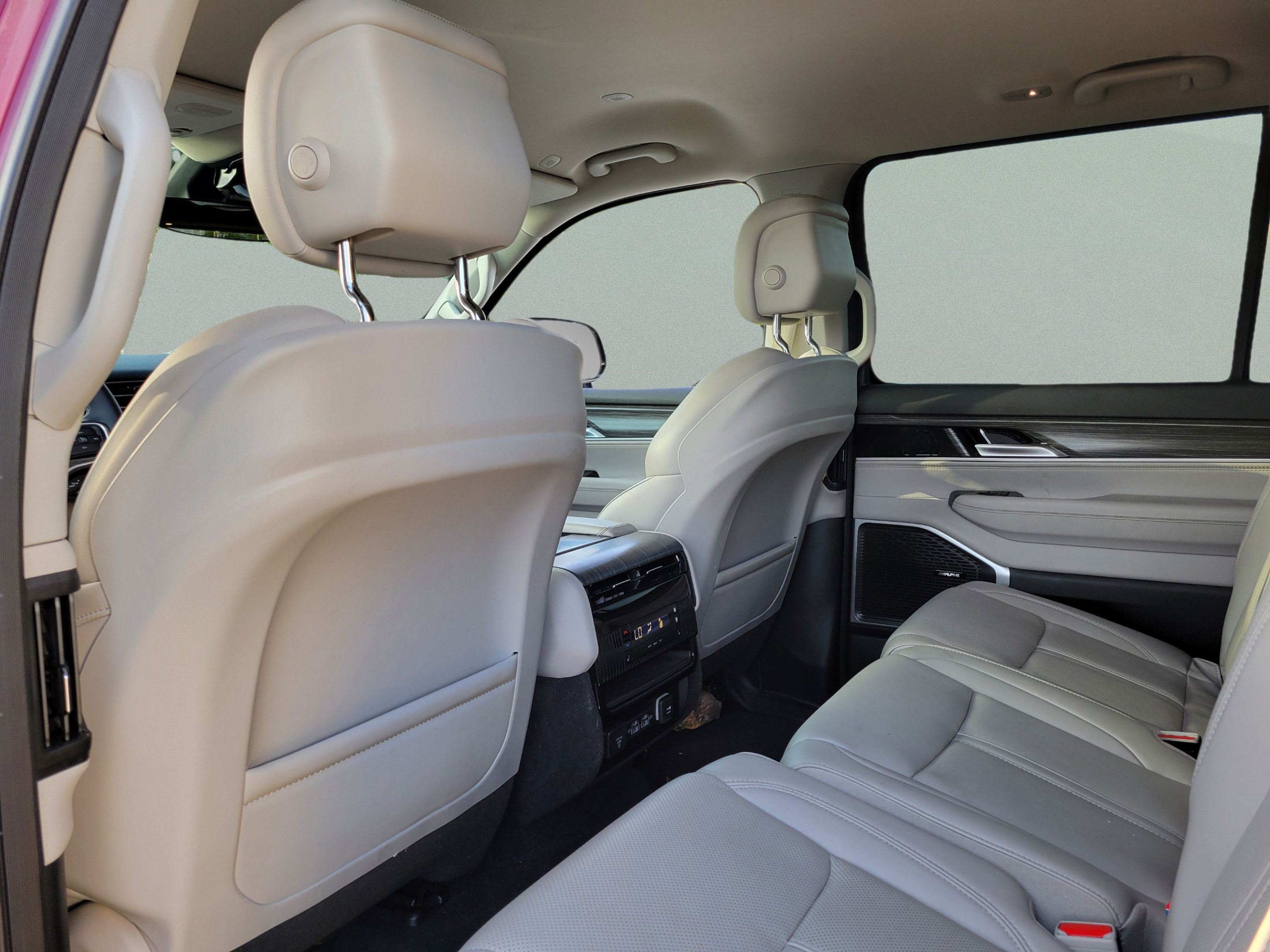 Certified 2023 Jeep Wagoneer Series III w/ Preferred Equipment Group RWD image 8