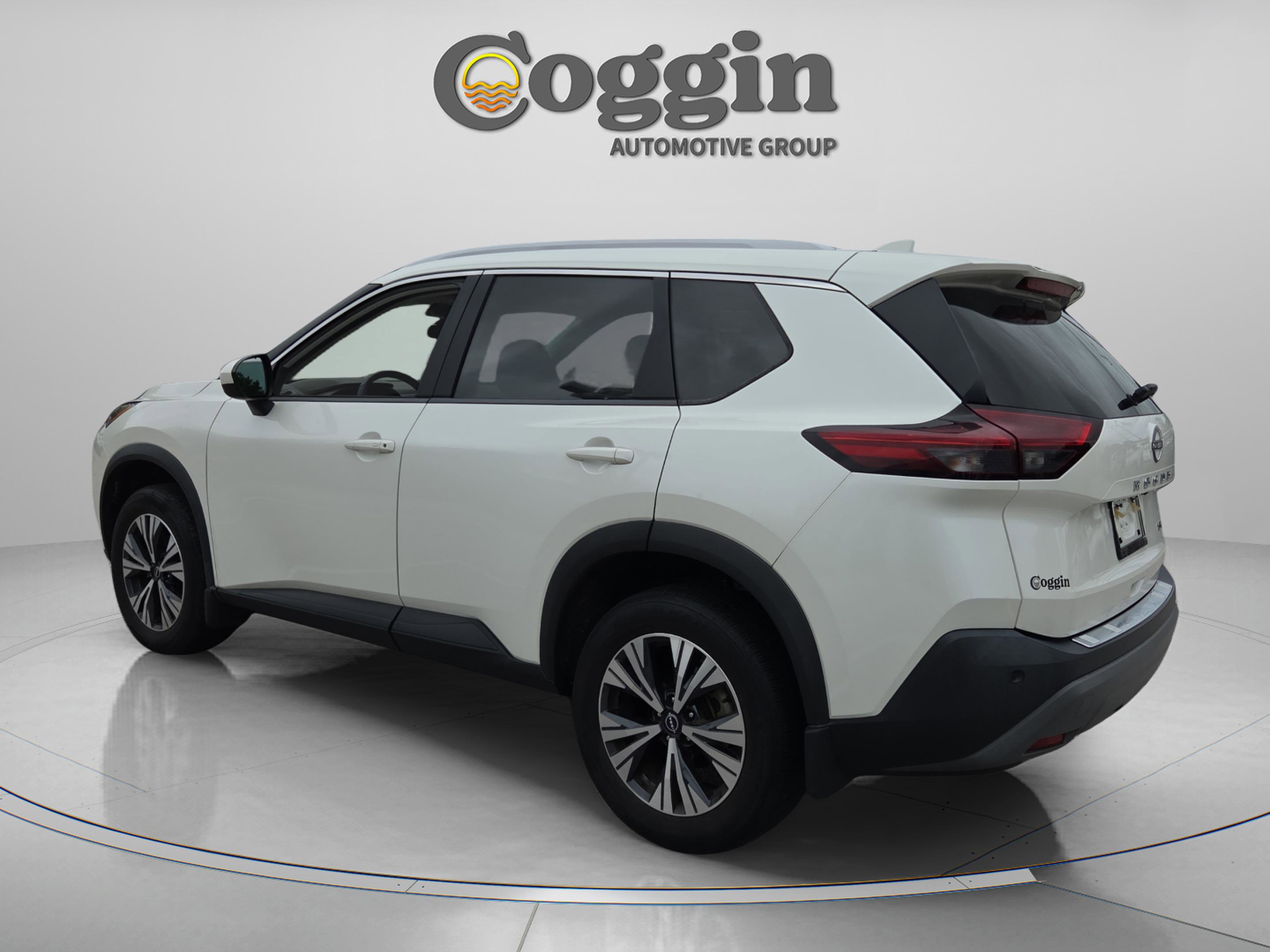 Used 2023 Nissan Rogue SV w/ SV Premium B Package image 3