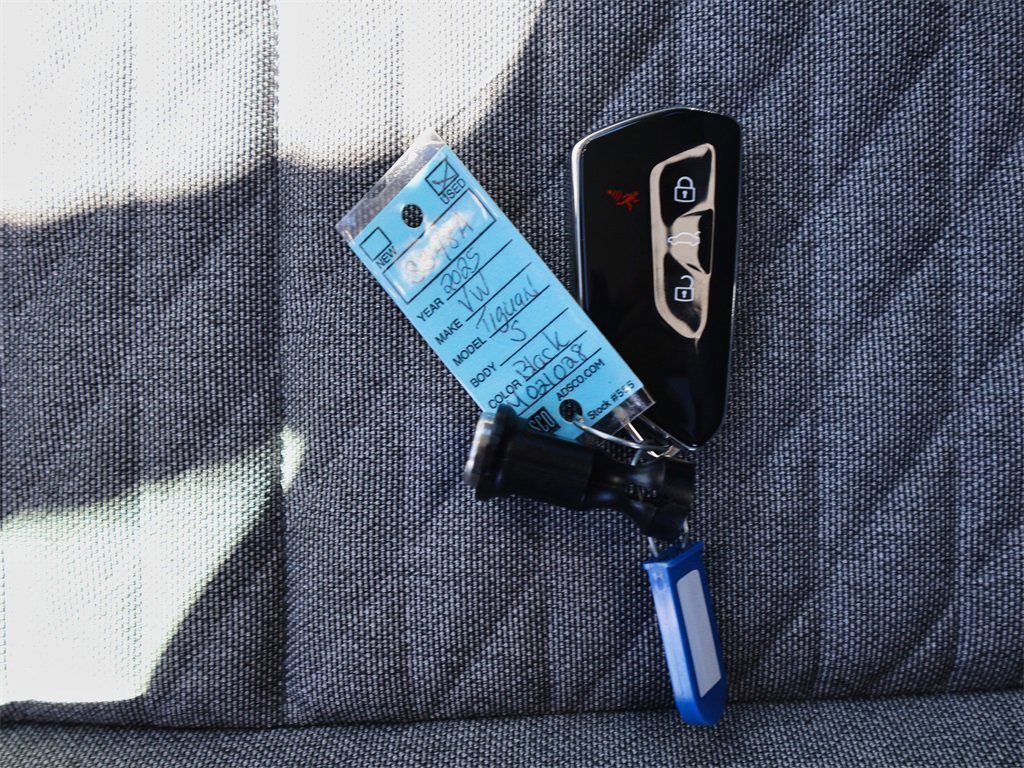 Certified 2025 Volkswagen Tiguan S image 28