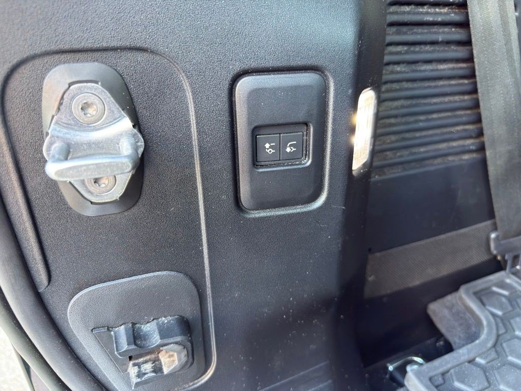 Used 2023 Land Rover Defender 130 SE AWD/4WD image 43