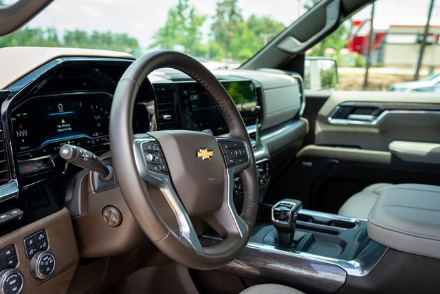 Used 2024 Chevrolet Silverado 1500 LTZ AWD/4WD image 33