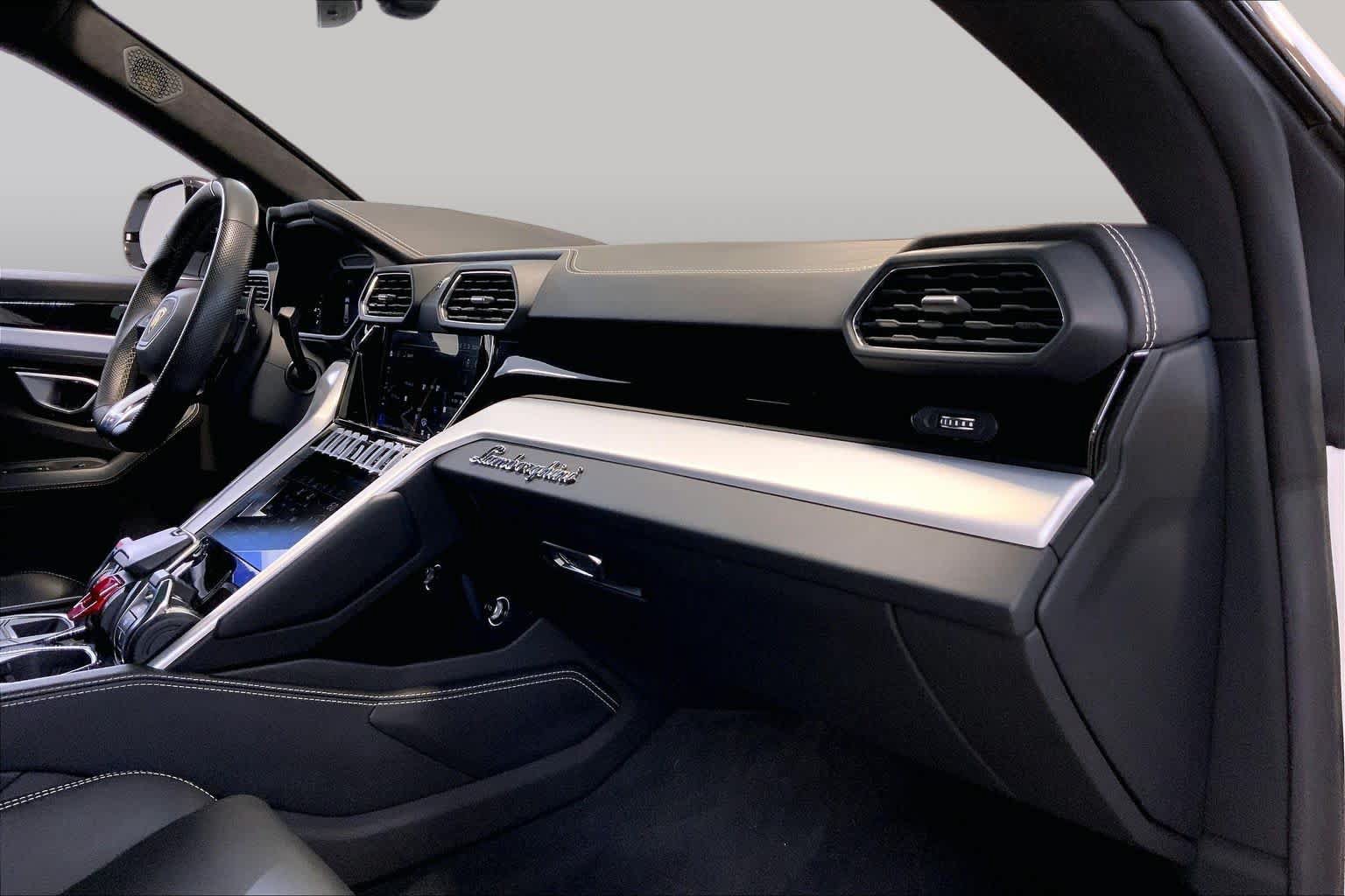 Used 2020 Lamborghini Urus AWD/4WD image 18