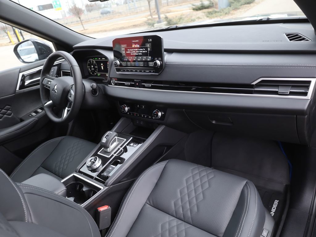 New 2025 Mitsubishi Outlander SEL Black Edition image 18