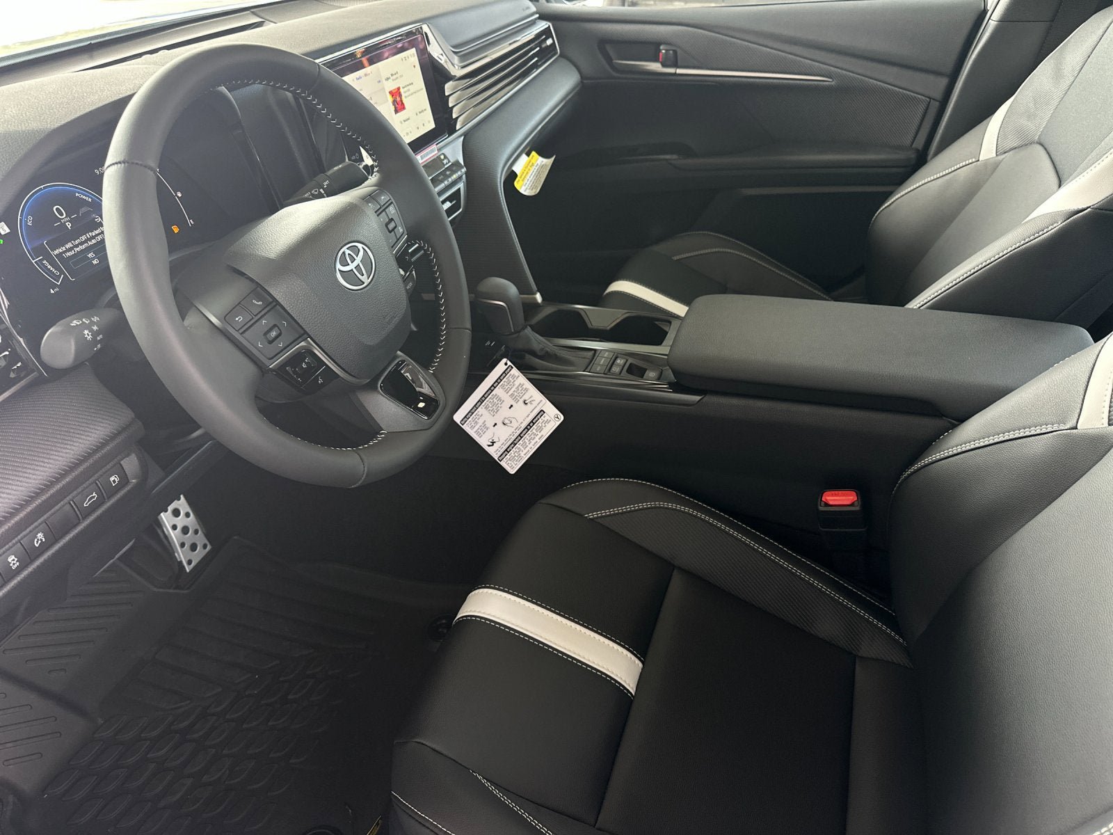 New 2026 Toyota Camry Hybrid FWD image 9