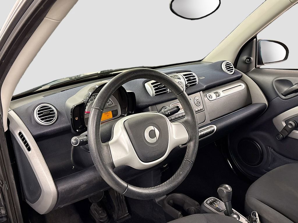 Used 2014 smart fortwo pure image 9