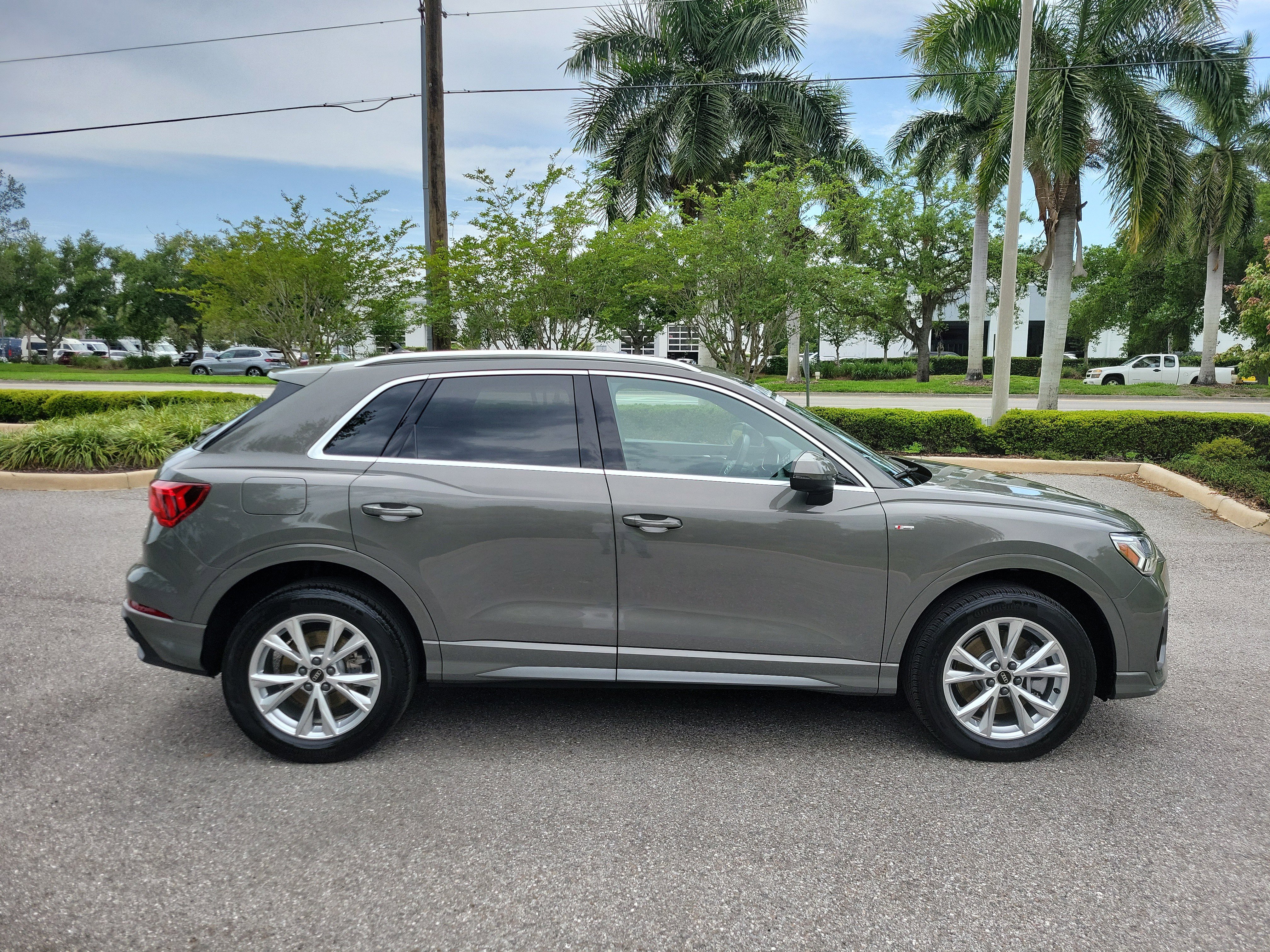 Certified 2023 Audi Q3 2.0T Premium Plus w/ Premium Plus Package AWD/4WD image 3