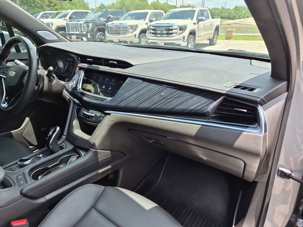 Used 2023 Cadillac XT6 Premium Luxury w/ Technology Package FWD image 39