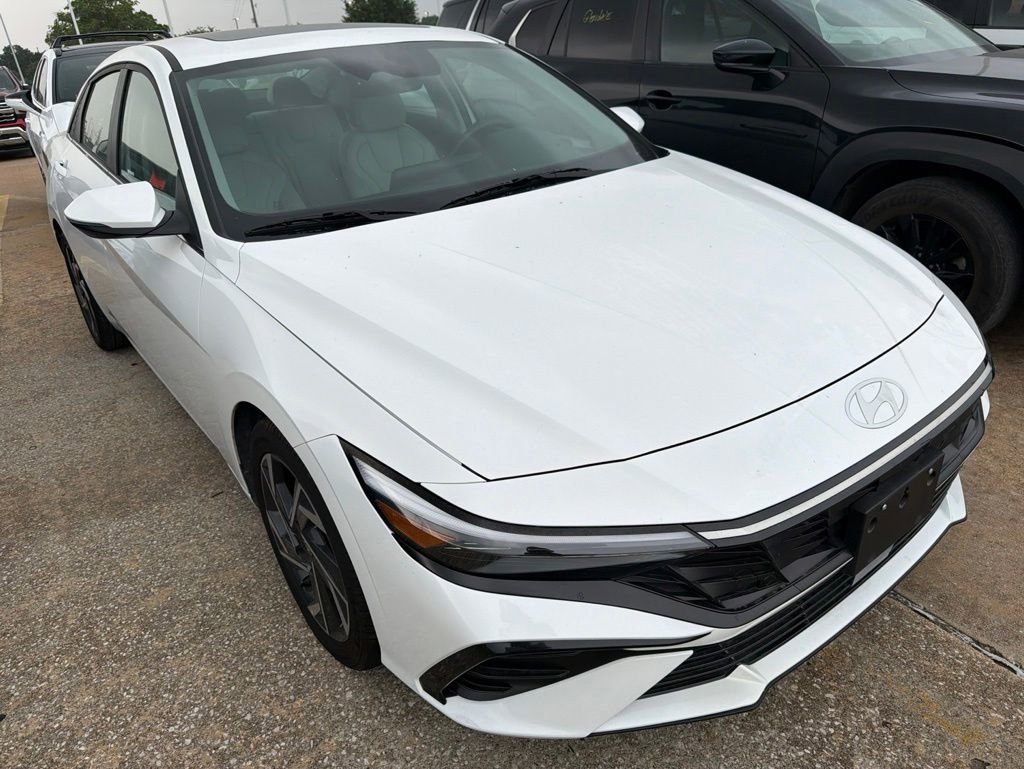 Used 2025 Hyundai Elantra Limited FWD image 6