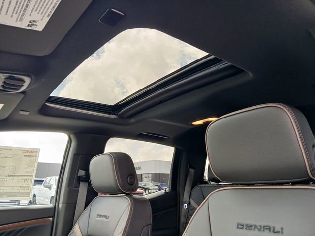 New 2026 GMC Canyon Denali w/ LPO, Denali Black Edition AWD/4WD image 28